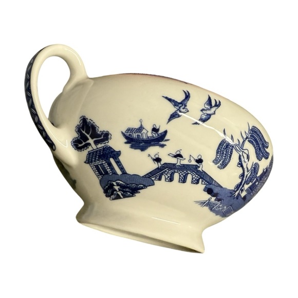 Johnson Brothers Willow Blue Sugar Bowl with Lid in Classic Blue Willow Pattern - Picture 9 of 10